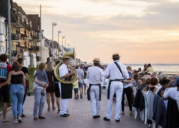 Cosy Avec Jardin à - Fr-1-788-76 Casa de Férias Cabourg