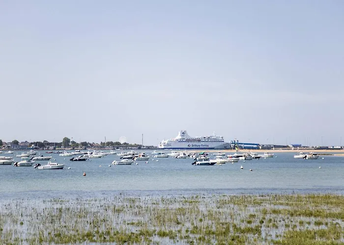 Cosy Avec Jardin à - Fr-1-788-76 *